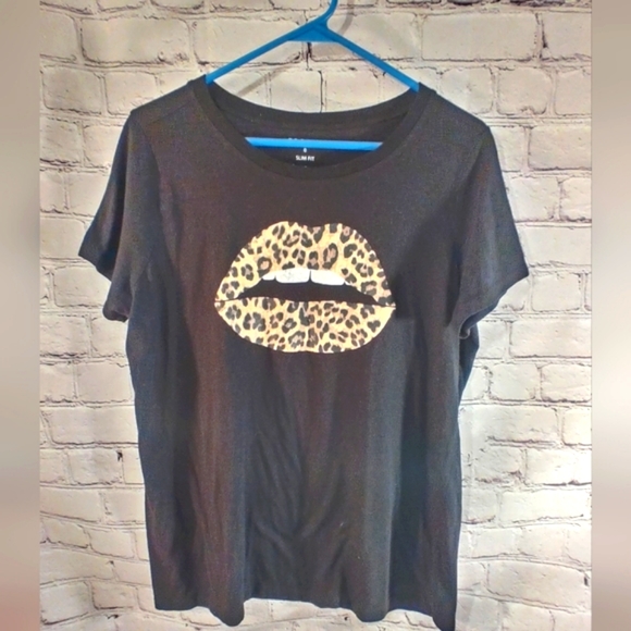 Torrid Lips Graphic T Shirt Slim Fit 0 Slim Fit - Picture 1 of 9